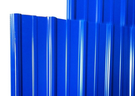 Το PVC UPVC έντυσε το ζαρωμένο φύλλο υλικού κατασκευής σκεπής για την αλκαλική αντίσταση εργοστασίων