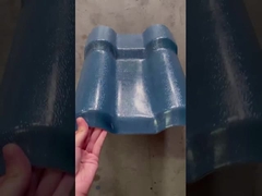 Επίδειξη των συνθετικών κεραμιδιών στεγών ρητίνης